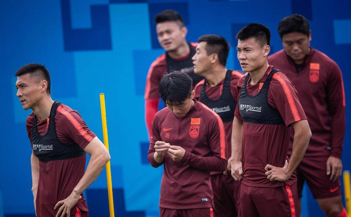 关于亚洲足球赛事备战如火如荼，球队期待夺冠的信息